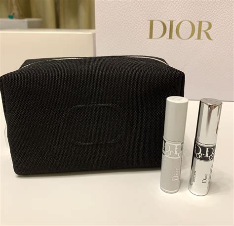 DIOR8月の最新ノベルティは黒のポーチとマスカラの .